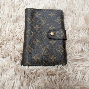 Louis Vuitton Wallet Zip & Snap Medium